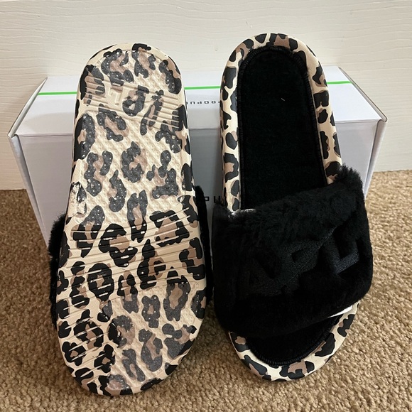 APL Women’s Shearling Slide NWT in Box Black/Leopard Print Size 7 - Picture 4 of 6